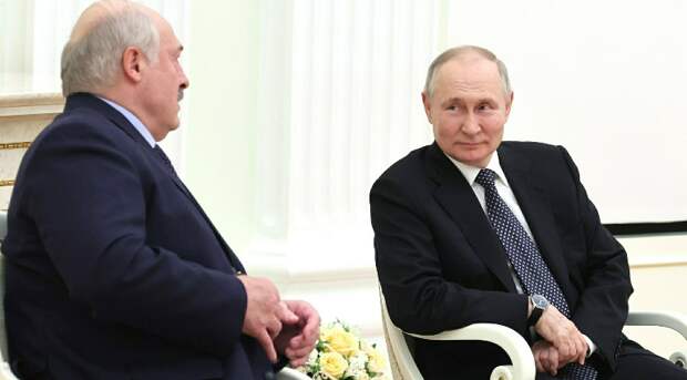 В Китае вызвало сильное удивление поведение Лукашенко в Кремле и улыбка Путина