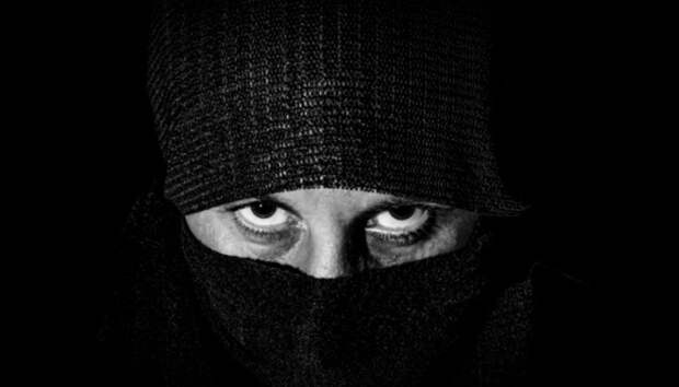 Японские пираты В начале 16-го века прибрежные города Китая постоянно разорялись японскими корсарами-вака. В 1553 году они обнаглели настолько, что атаковали и захватили огромный прибрежный город, Ханчжоу. Император Китая направил 120 шаолиньских монахов на борьбу с вака и эта небольшая группа смогла полностью зачистить побережье страны.