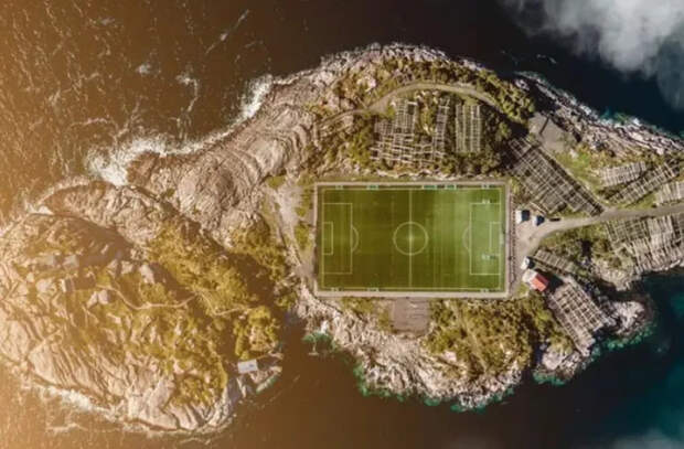 Топ-10 самых впечатляющих футбольных полей в мире