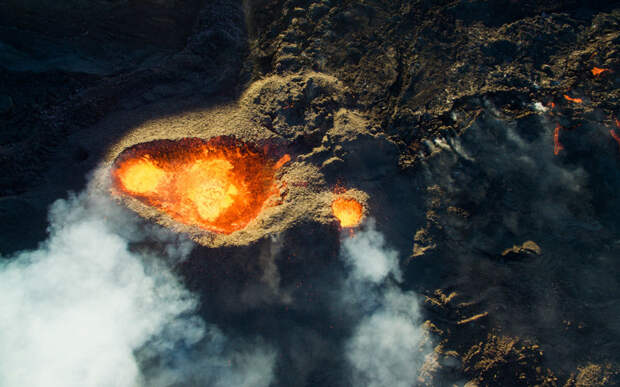Действующий вулкан Питон-де-ла-Фурнез на юго-востоке острова Реюньон в Индийском океане. 3 место в категория «Природа». (Фото Jonathan Payet): дрон, природа, фото