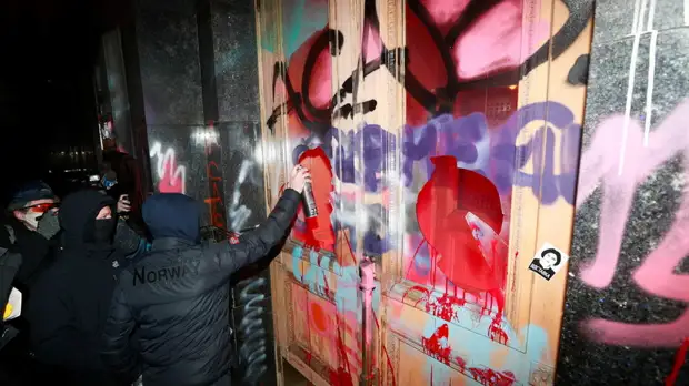 В Киеве оценили ущерб зданию офиса президента из-за протестов