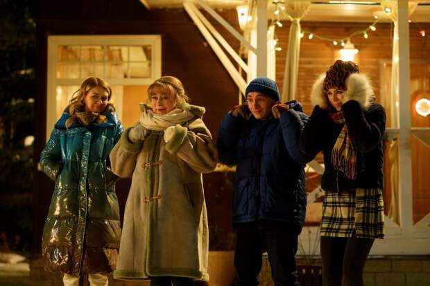 Праздники (сериал) (2023) Праздники (сериал) (2023)