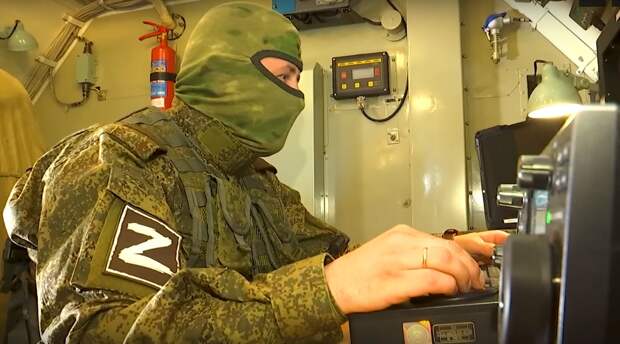 Роботы прикрывают от БПЛА: российские военные в зоне СВО начали применять роботов с системами РЭБ для защиты эвакуационных групп