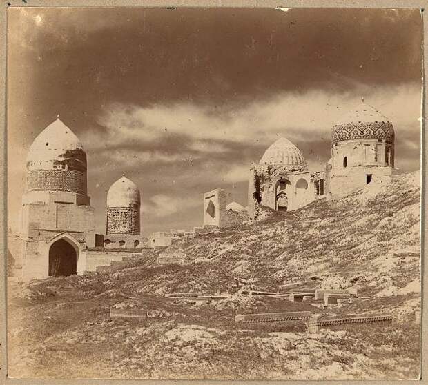 Obshchīĭ vid m. Shakh-Zinde s vostoka. Samarkand.