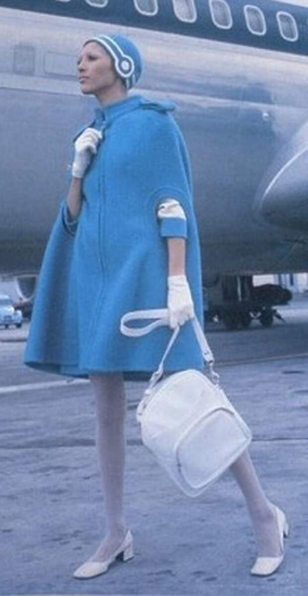 11. Форма для Olympic Airlines от Пьерра Кардена, 1969 год девушки, красиво, пассажиры, полеты, самолет, стюардессы, униформа стюардесс, фото