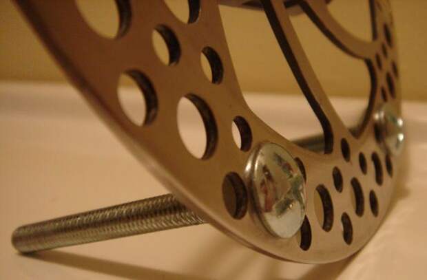 Делаем часы из тормозного диска мотоцикла Делаем часы из тормозного диска мотоцикла