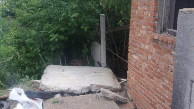 В Татарстане семилетнюю девочку насмерть придавило бетонным забором