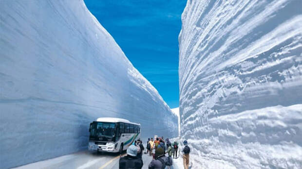 Удивительный снежный коридор в Японии