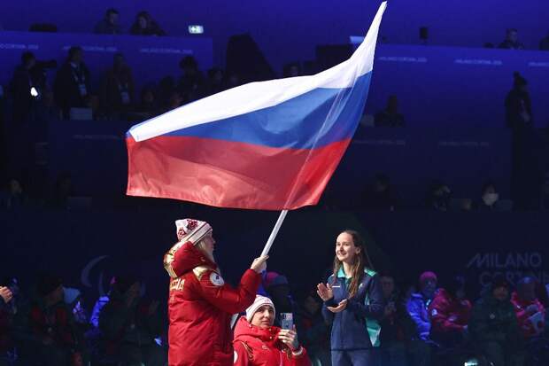 Спортсмены РФ вышли на закрытие Паралимпиады в Италии под российским флагом