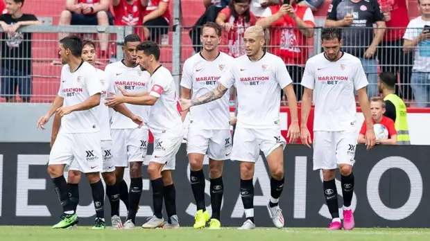 «Севилья» одержала вторую победу подряд в чемпионате Испании по футболу, обыграв «Гранаду»