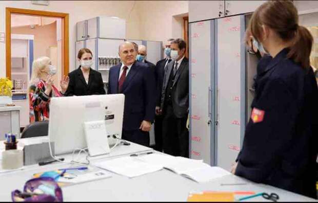 Мишустин считает, что английские термины не должны заменять русские...