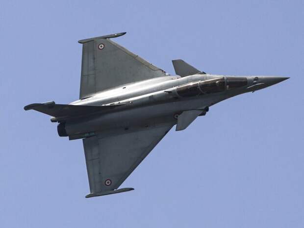Франция разместила истребители Rafale в 130 км от границы РФ
