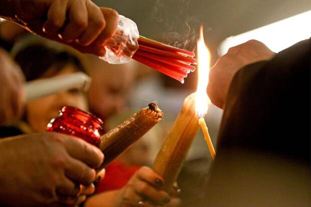 Благодатный огонь передадут в храмы РПЦ после окончания самоизоляции