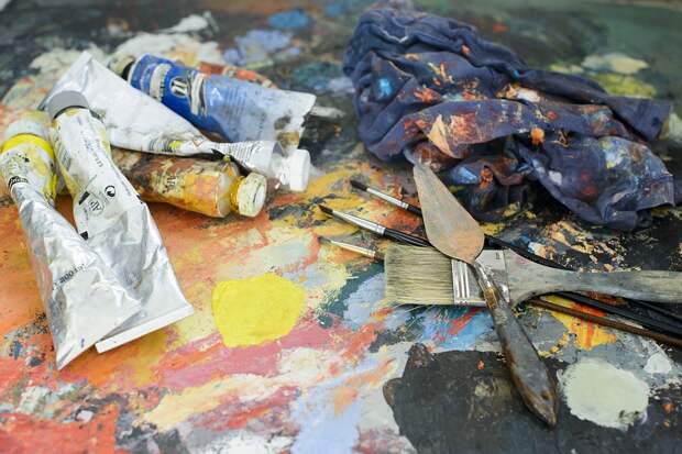 painter-1937575_960_720 alt