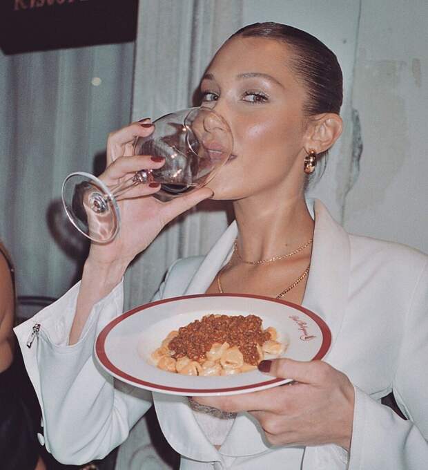 Фото: @bellahadid