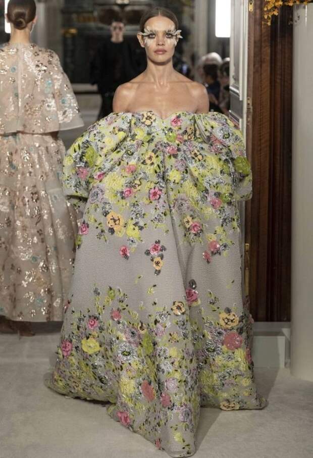 Балахон: в сети не оценили свадебное платье Хайди Клум