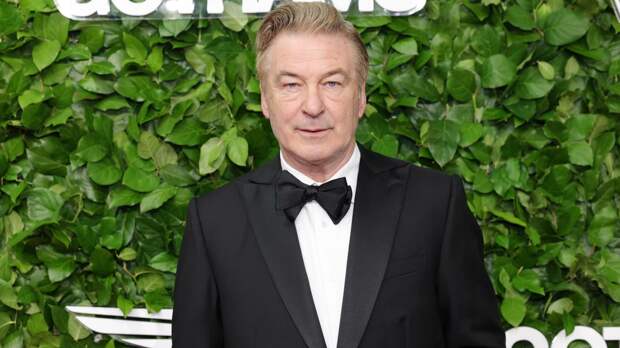 Дочь Алека Болдуина пошутила над ним в день рождения: «Это абьюз старших!»