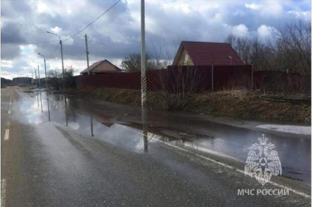 В Знаменском районе перекрыли дорогу из-за разлива реки