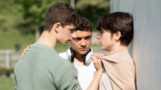 Девиантное поведение детей: признаки, причины и что делать родителям