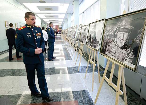В Госдуме открылась выставка «Портрет Героя», посвященная героям специальной военной операции