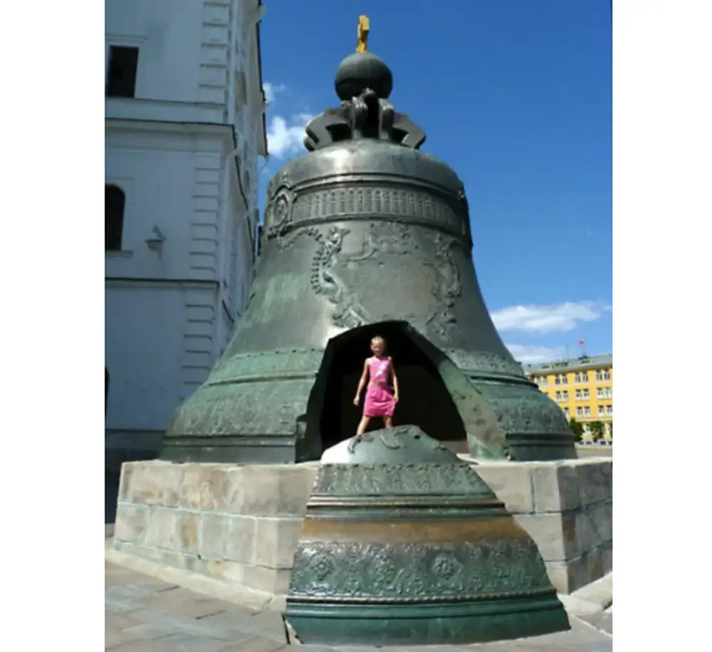 Покажи колокола. Царь-колокол Московский Кремль. Царь колокол в Москве. Памятник царь колокол в Москве. Царь-колокол 1737.
