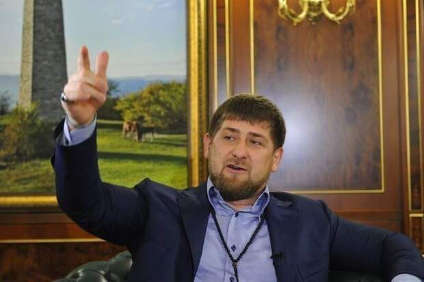 Напомним, в 2018 году Кадыров устроил на работу бросившего банку в пассажира чеченца Напомним, в 2018 году Кадыров устроил на работу бросившего банку в пассажира чеченца