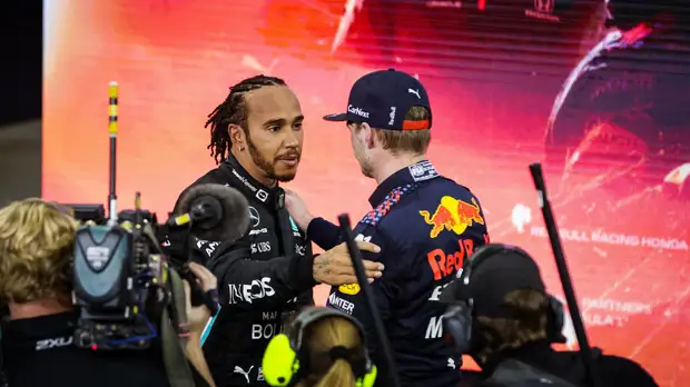 Хэмилтон после гонки поздравил Ферстаппена с чемпионством