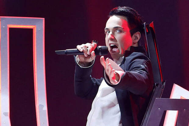 Певец Melovin обручился с военным парамедиком ВСУ