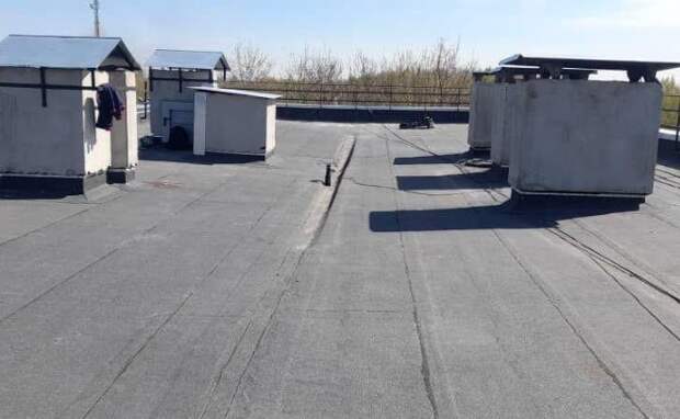 В Гиагинском районе капитально отремонтируют кровли в четырех многоквартирных домах