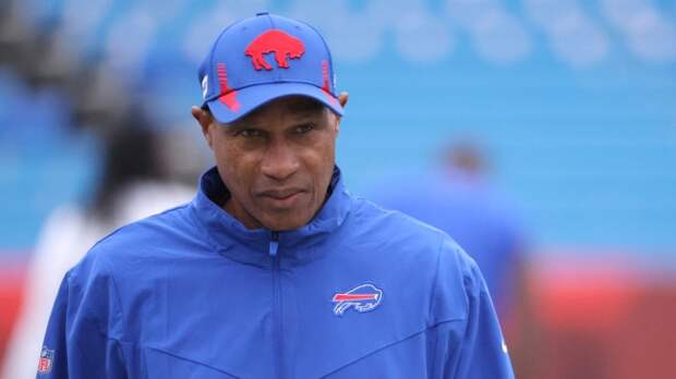 Bills former defensive coordinator Leslie Frazier