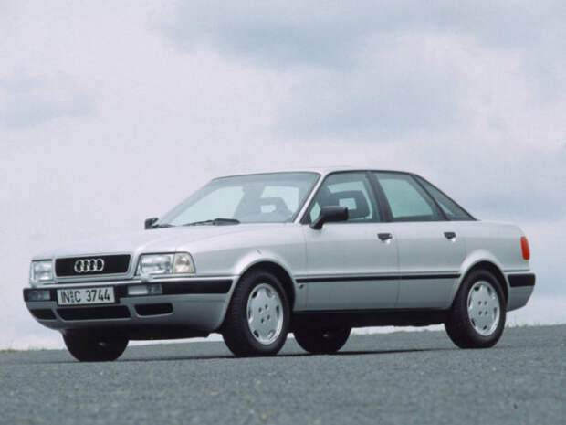 В Европе имя '90' было отменено, машины были под маркой Audi 80.