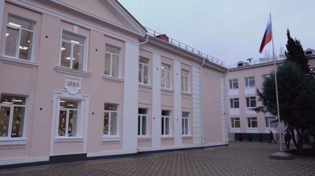 В Севастополе после капремонта открыли школу известного российского космонавта