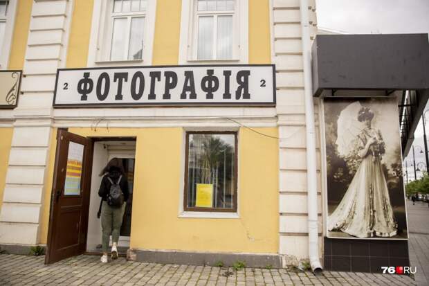 В городе ввели новый дизайн-код, по которому предприниматели теперь должны делать вывески в дореволюционном стиле В городе ввели новый дизайн-код, по которому предприниматели теперь должны делать вывески в дореволюционном стиле