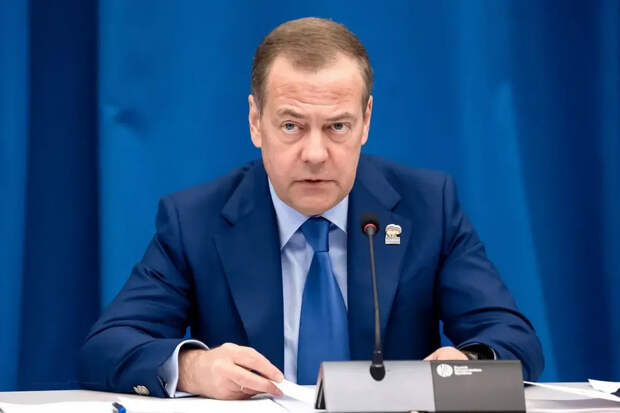 Медведев «поздравил» европейцев с потерей отправленных Зеленскому денег