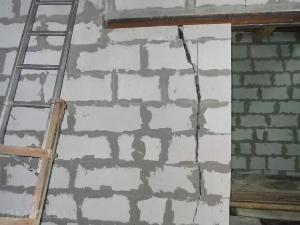 Трещины в стене из газобетона: причины и способы борьбы