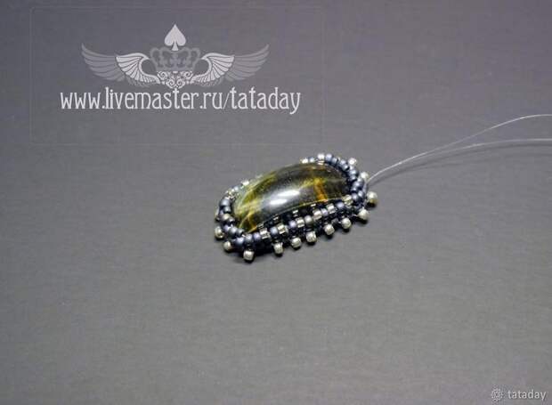Создаем длинные серьги из кожи и бисера