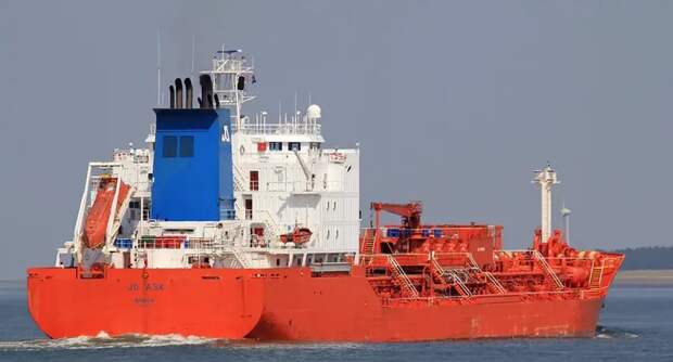 Иранский супертанкер обошёл блокаду США, беспрепятственно войдя в Ормуз