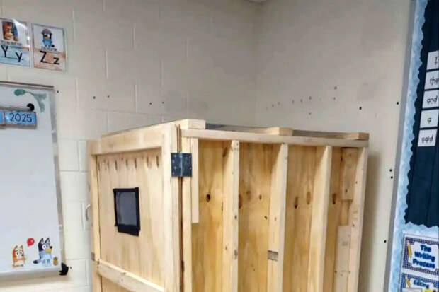 В США учителя посадили ребенка с аутизмом в деревянный ящик