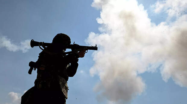 Воздушные баталии дронов России и Украины в зоне СВО сняли на видео