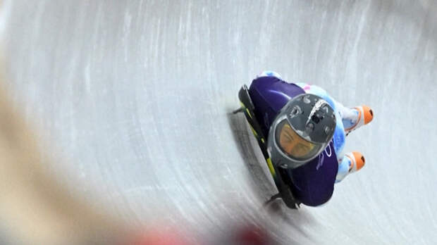 Украинский скелетонист вышел на трассу Олимпиады в шлеме с портретами боевиков ВСУ