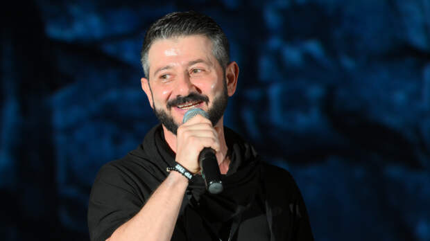 «Сразу влюбился»: Михаил Галустян встретил новую избранницу еще до развода