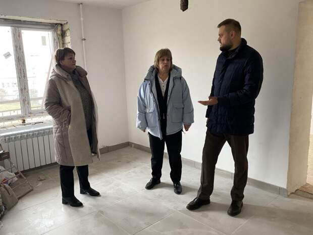 Артём Туров проверил ремонты общежитий ссузов Смоленска