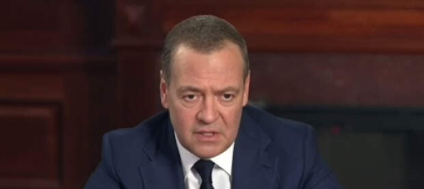 «Аннушка уже пролила масло» — Медведев о судьбе Зеленского