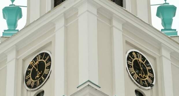 Старинные часы собора в белорусском Гродно, которым уже более 400 лет