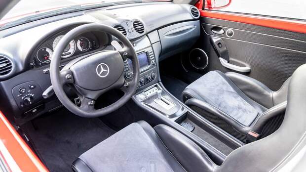 Очень редкий и яркий кабриолет Mercedes-Benz CLK DTM AMG