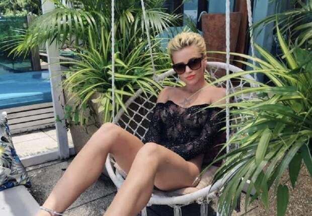 Родители прилетят к ставшей бездомной в Таиланде участнице «Дома-2»