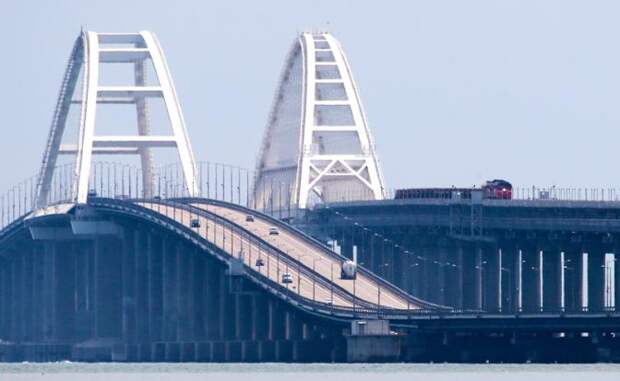 Российская армия больше не использует Крымский мост, но Пентагон и ВСУ все равно будут в него целить