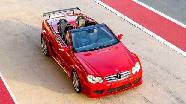 Очень редкий и яркий кабриолет Mercedes-Benz CLK DTM AMG
