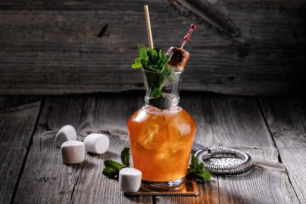 Как настоящий бармен: секреты и рецепты для коктейльной вечеринки