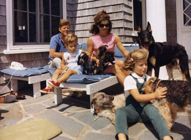 Семья Кеннеди в порте Гианнис, 1963 год.